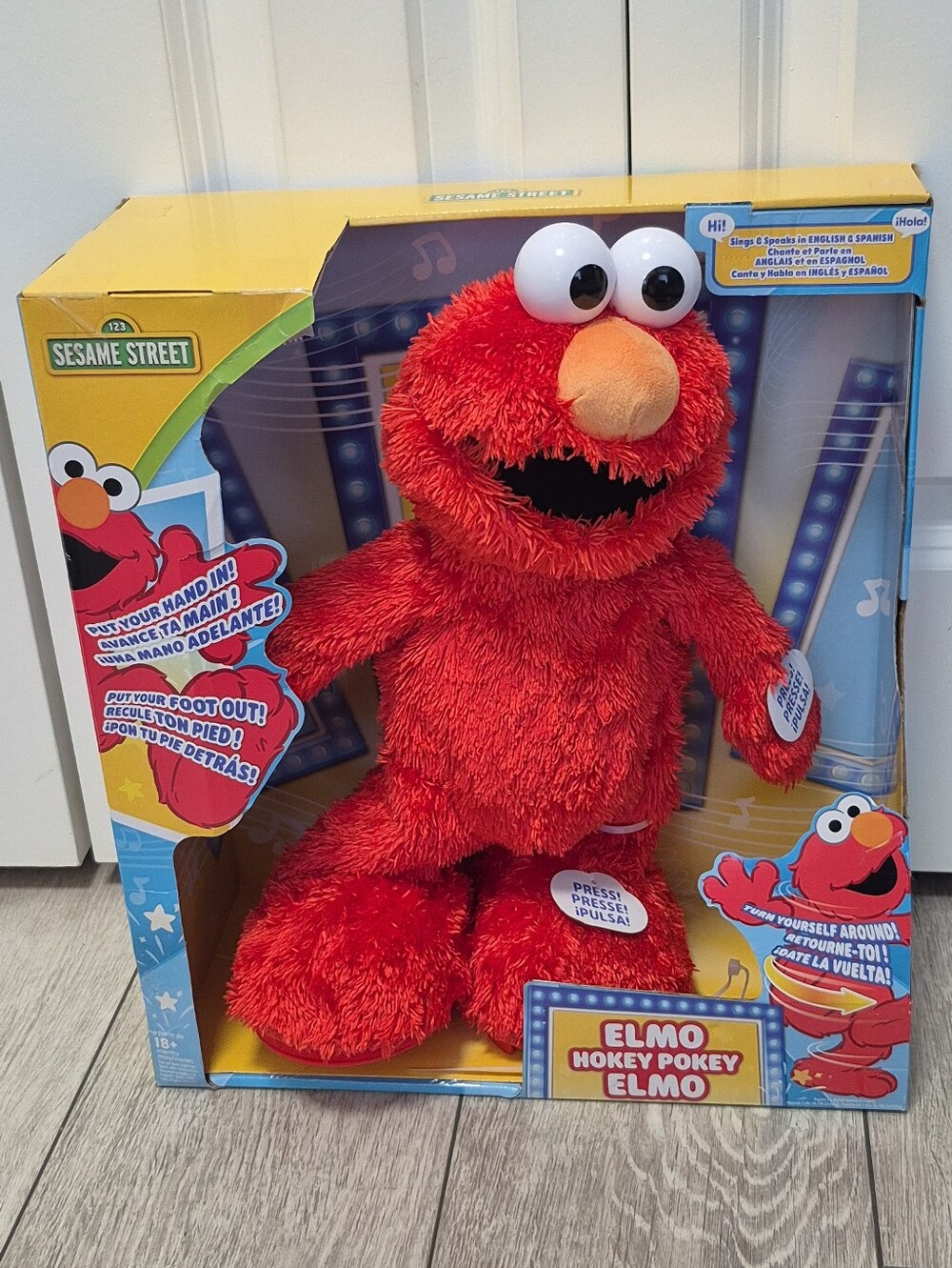 Sesame Street Elmo Hokey Pokey Elmo 14 Inch Interactive Plush Toy Sing Dance NEW
